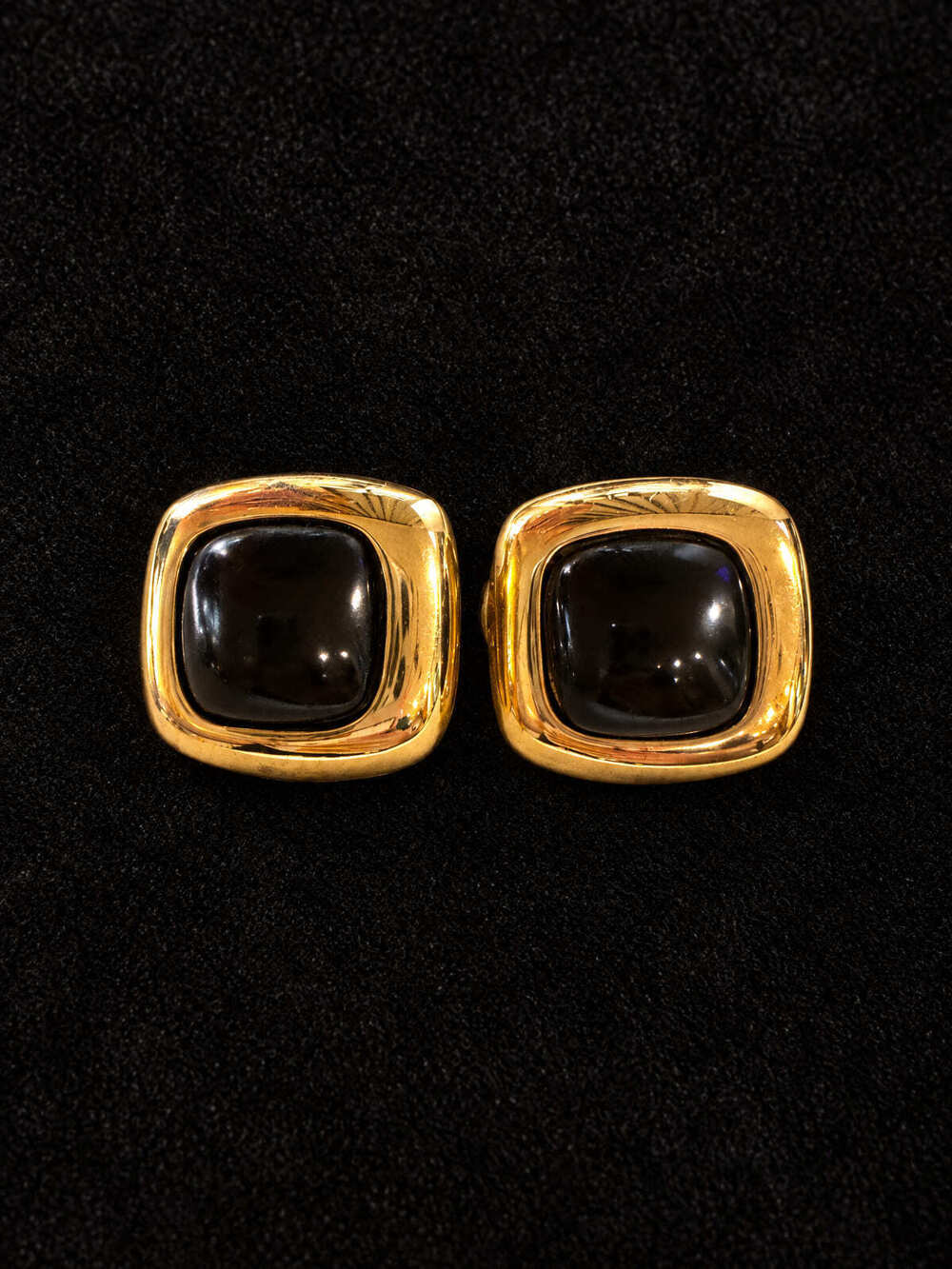 ⚜️ Clip-On Earrings | Black Glass Cabochon | Gold-Tone Square 💗